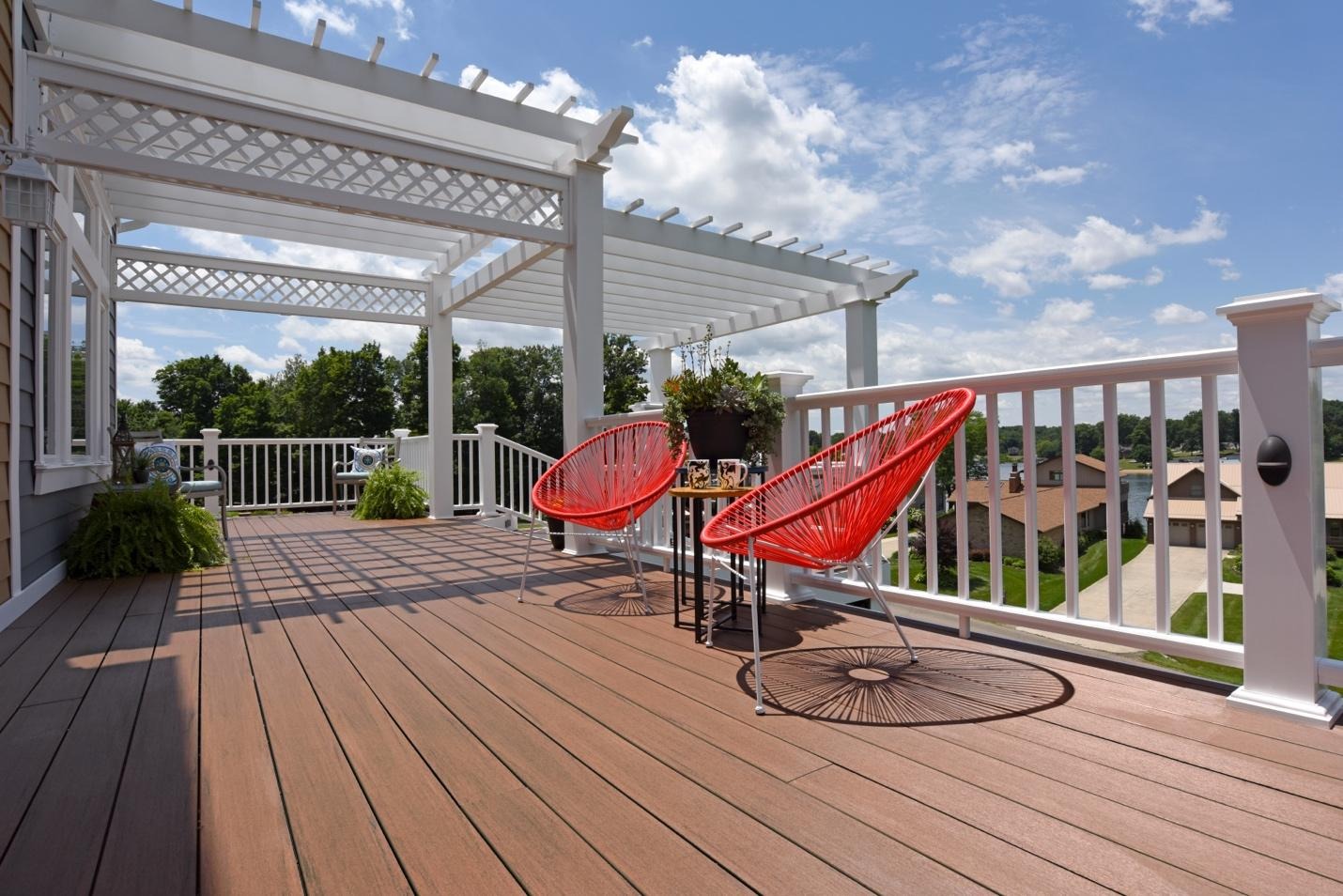 A deck with red chairs and a table

AI-generated content may be incorrect.
